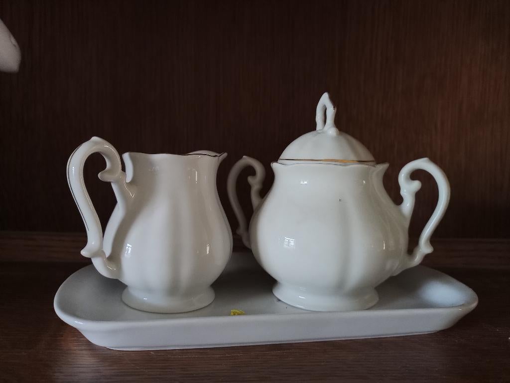 Pot à lait et sucrier en porcelaine blanche, Enlèvement ou Envoi