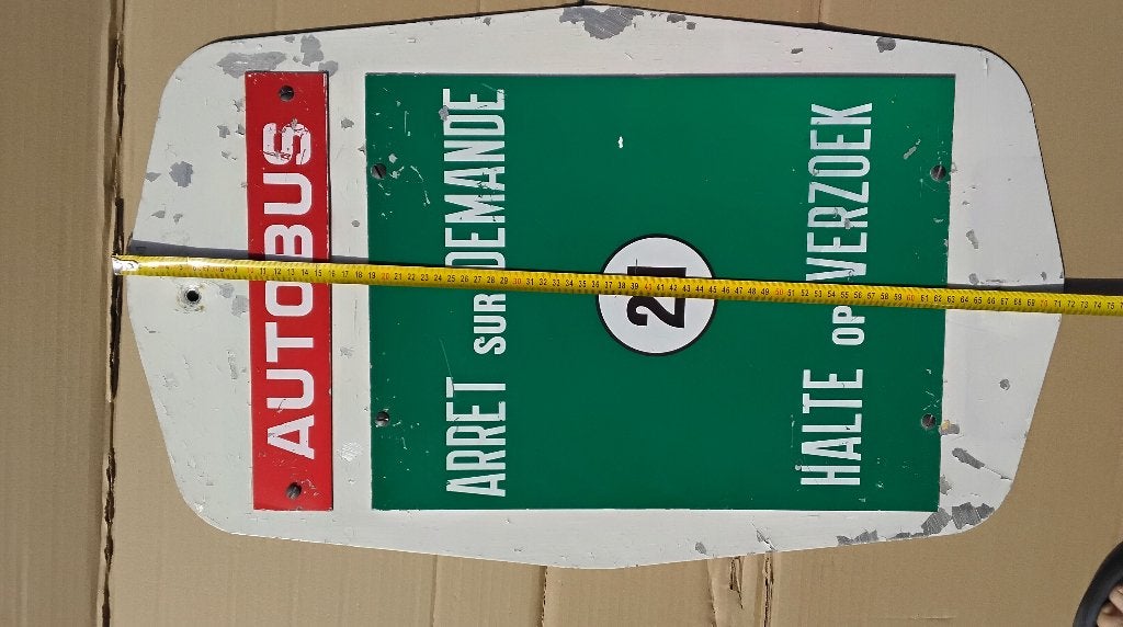 Panneau d'arrêt de bus Arret, Enlèvement