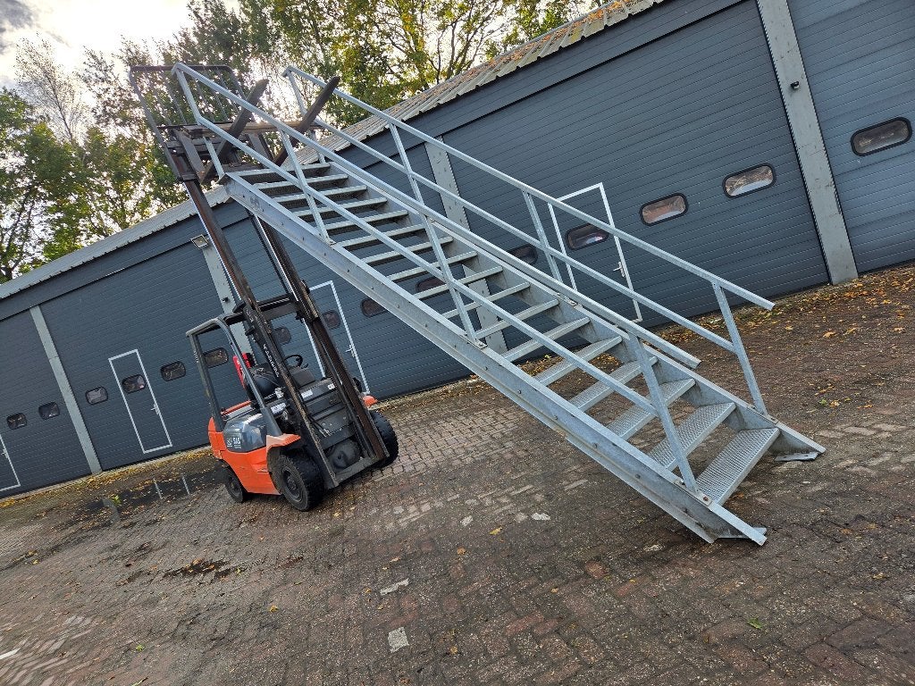 Diverse ijzeren trappen met leuning, Doe-het-zelf en Bouw, Ophalen, Zo goed als nieuw, Trap