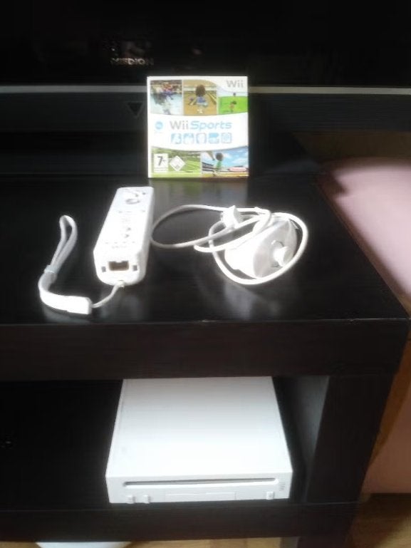 Console de jeu Wii complète avec jeu de sport Wii et manette, Consoles de jeu & Jeux vidéo, Enlèvement ou Envoi, Comme neuf, Avec 1 manette