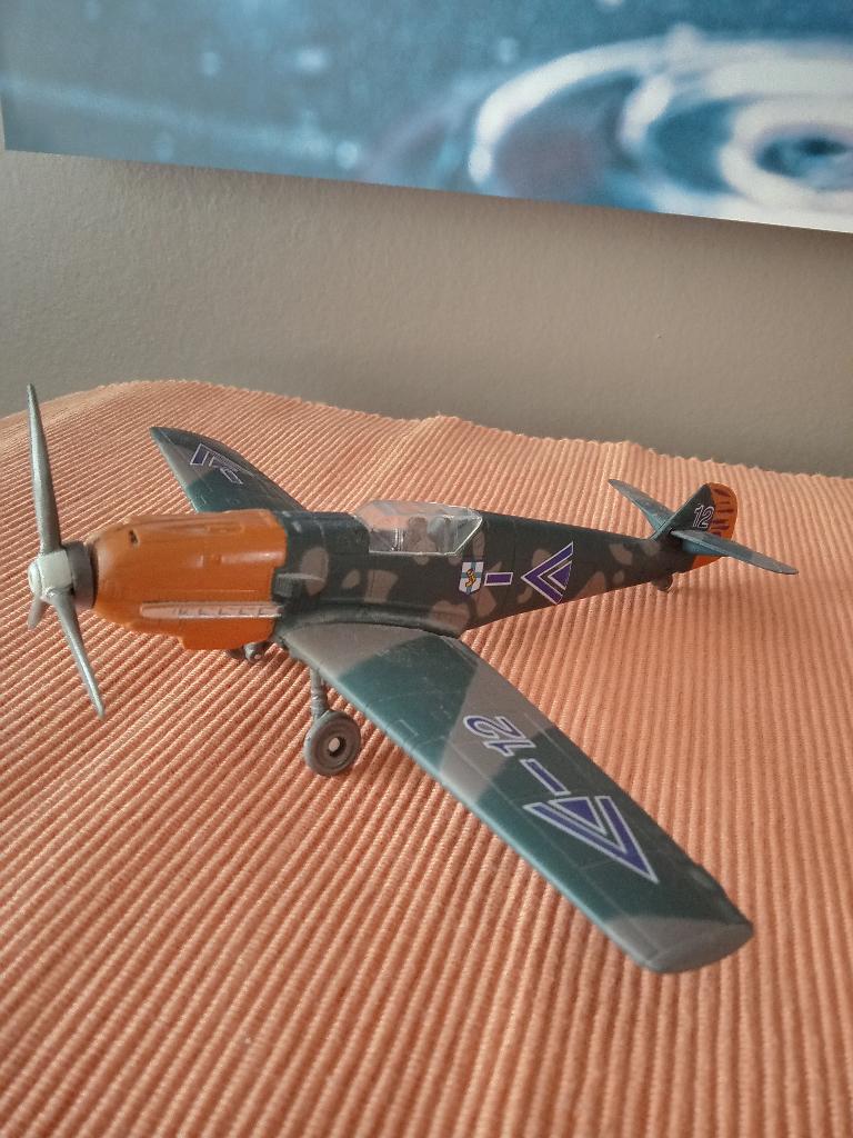 ‘ MESSERSCHMITT  BF-109 ‘  Jachtvliegtuig WO II    Op schaal, Enlèvement ou Envoi, Utilisé, Modèle réduit