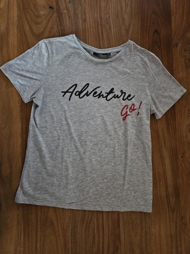 T-shirt gris KIABI taille M ou 38/40, Kleding | Dames, T-shirts, Maat 38/40 (M), Ophalen of Verzenden, Zo goed als nieuw, Korte mouw