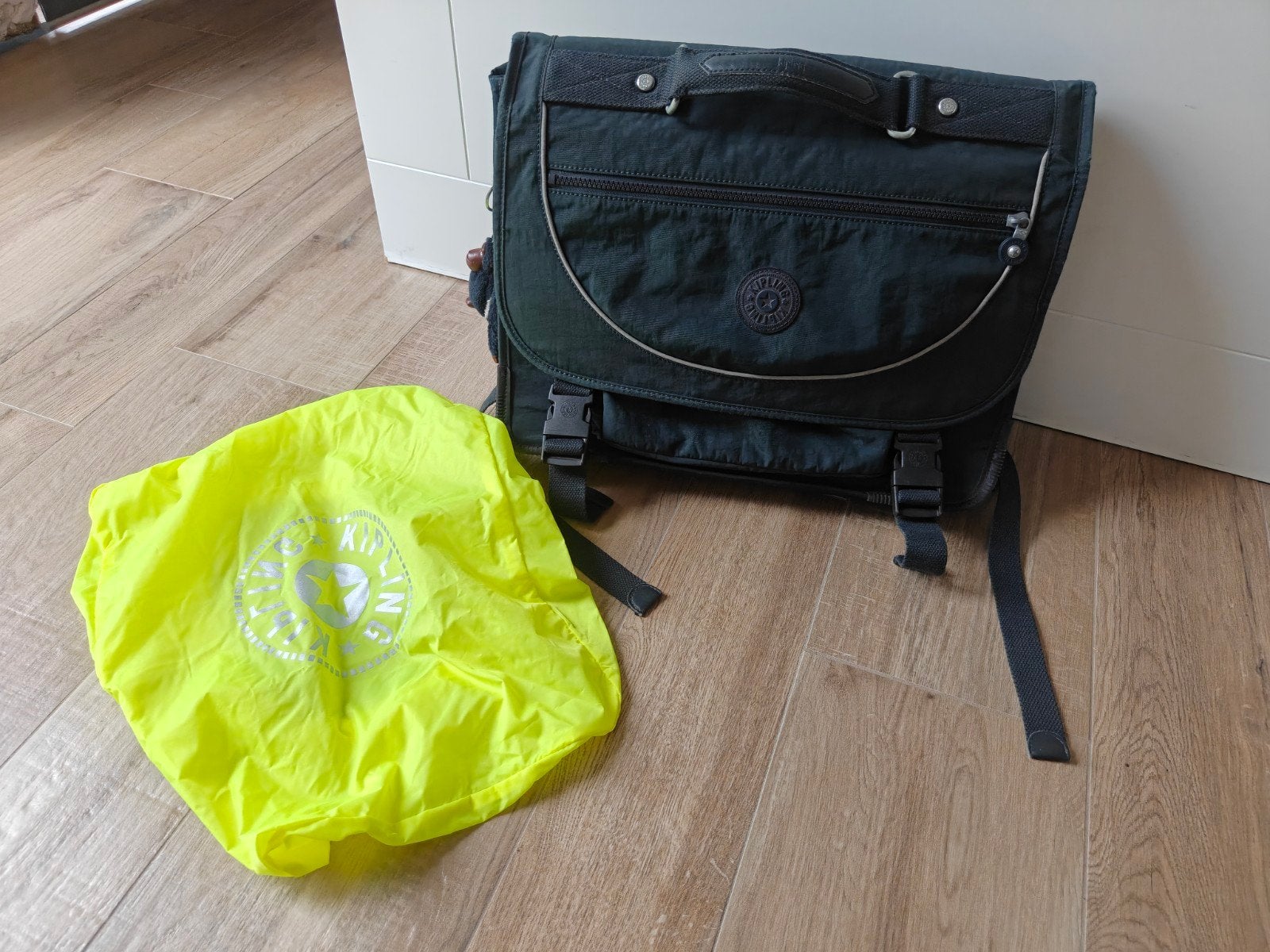 Kipling boekentas donkerblauw, Ophalen