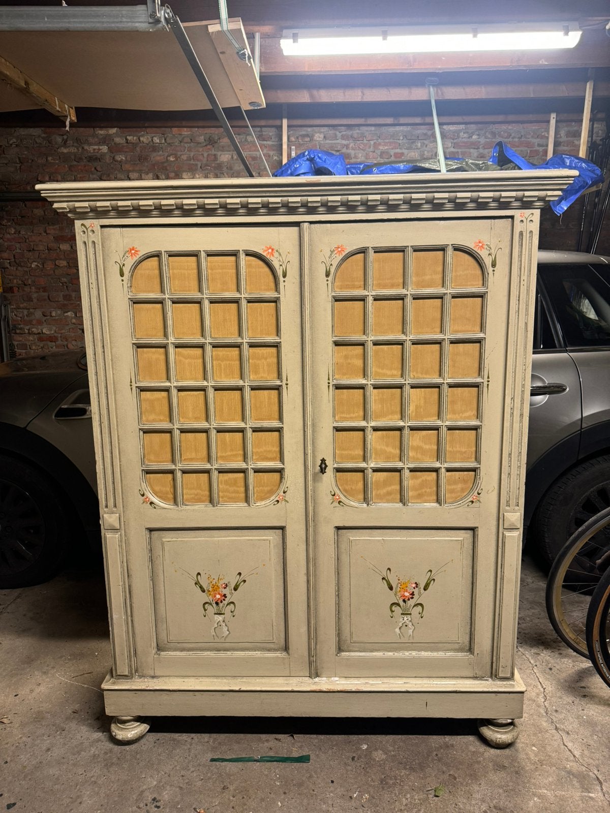 Cottage stijl kast, Ophalen