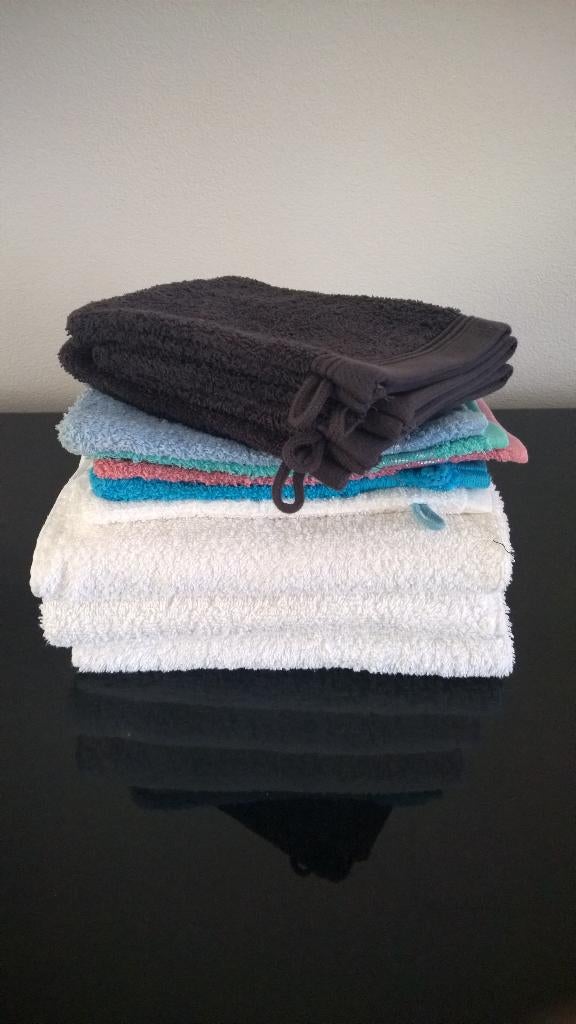 Nieuw : 3 witte badhanddoeken + 9 washandjes, Ophalen of Verzenden, Nieuw, Handdoek