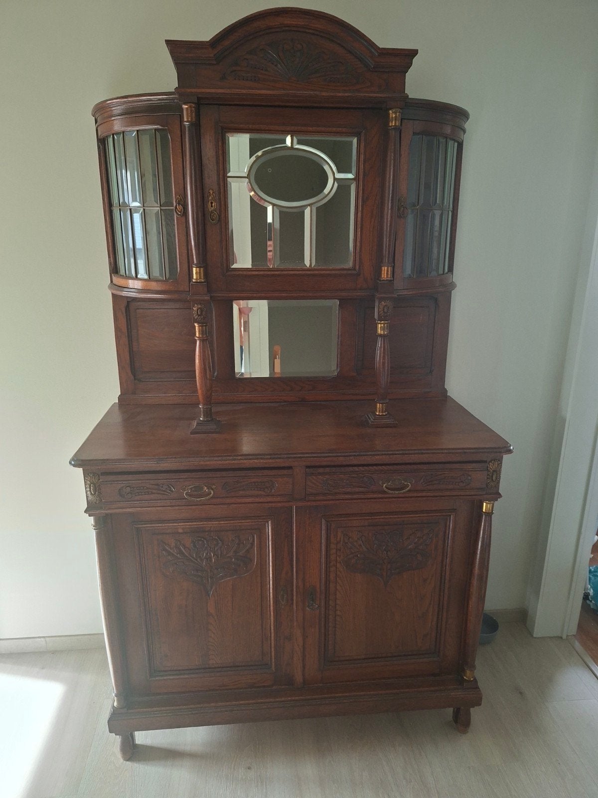 Kast in Mechelse stijl, Ophalen