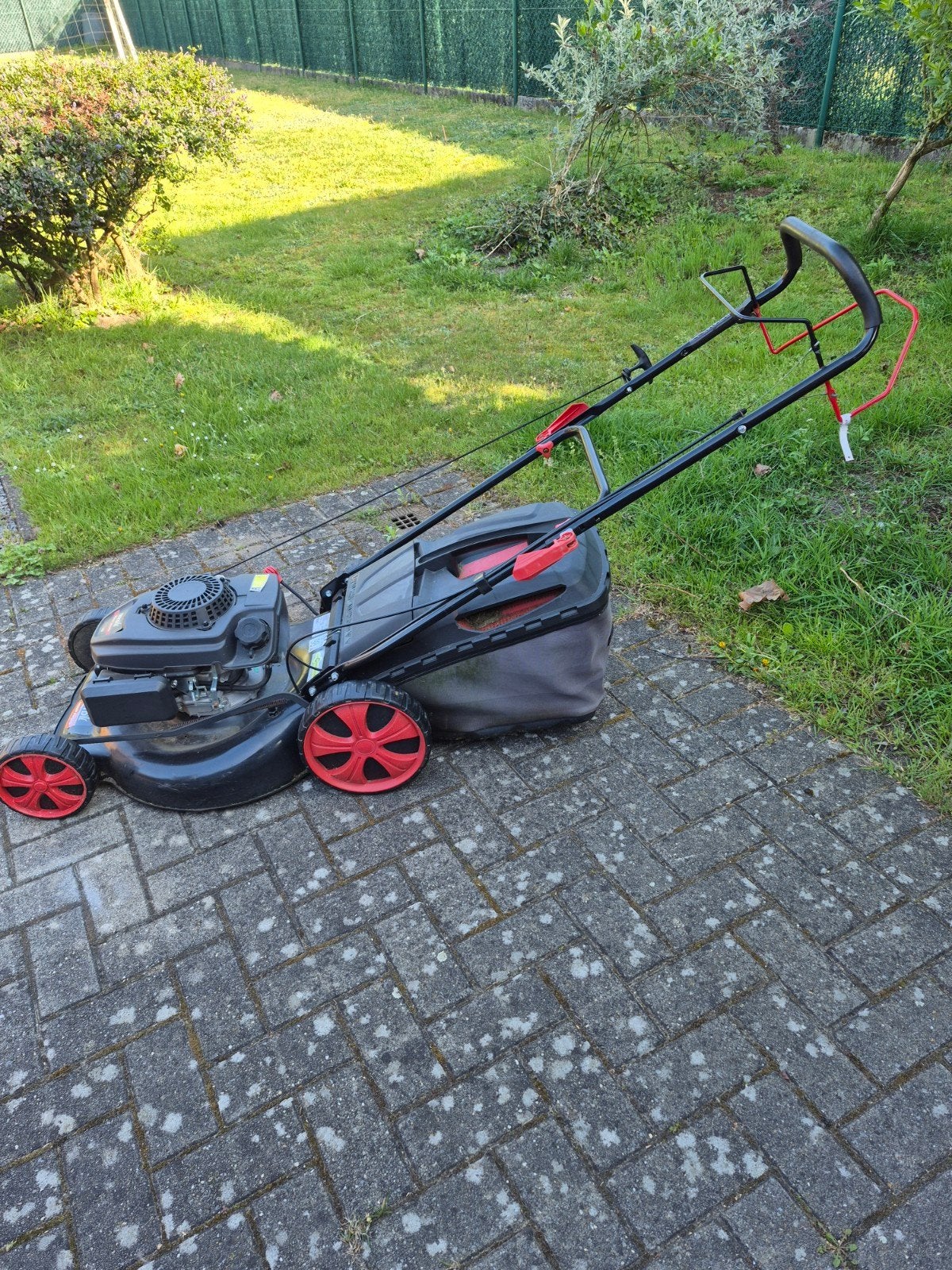 Machine à gazon à essence 2022, autopropulsée, très bon état, Jardin & Terrasse, Enlèvement
