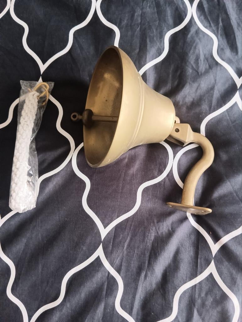 Cloche, Antiquités & Art