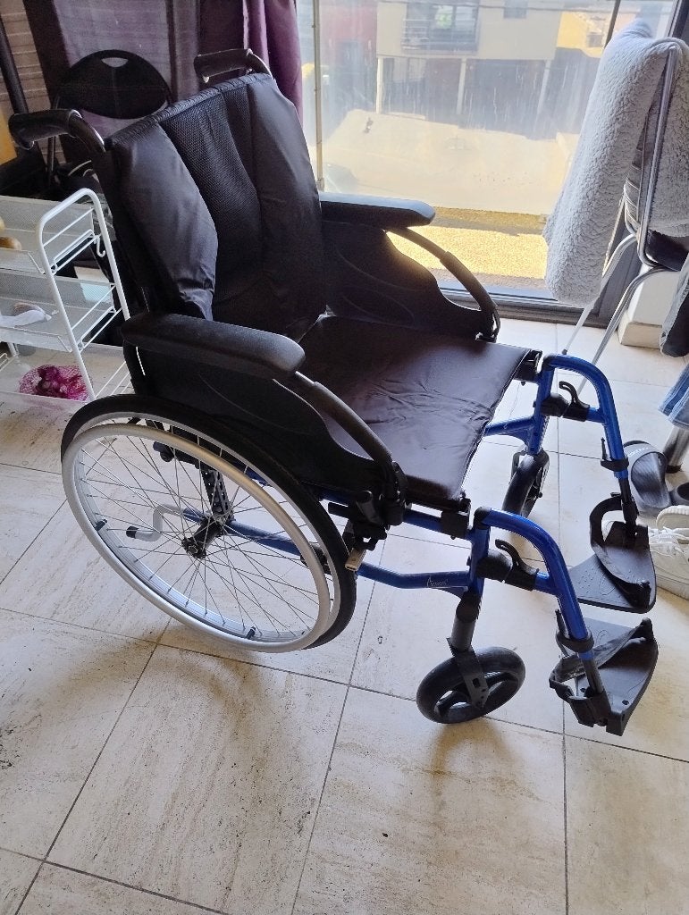 Opvouwbare rolstoel Invacare, Diversen, Rolstoelen, Ophalen of Verzenden, Inklapbaar, Zo goed als nieuw, Handbewogen rolstoel