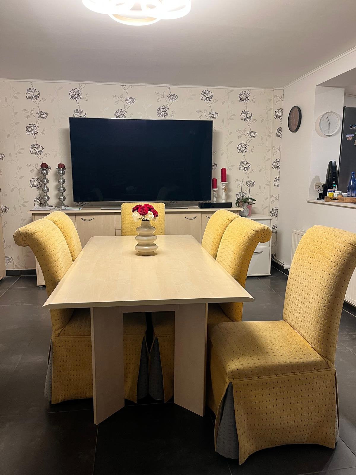 Complete eetkamerset: tafel,6 stoelen,dressoir & vitrinekast, Enlèvement