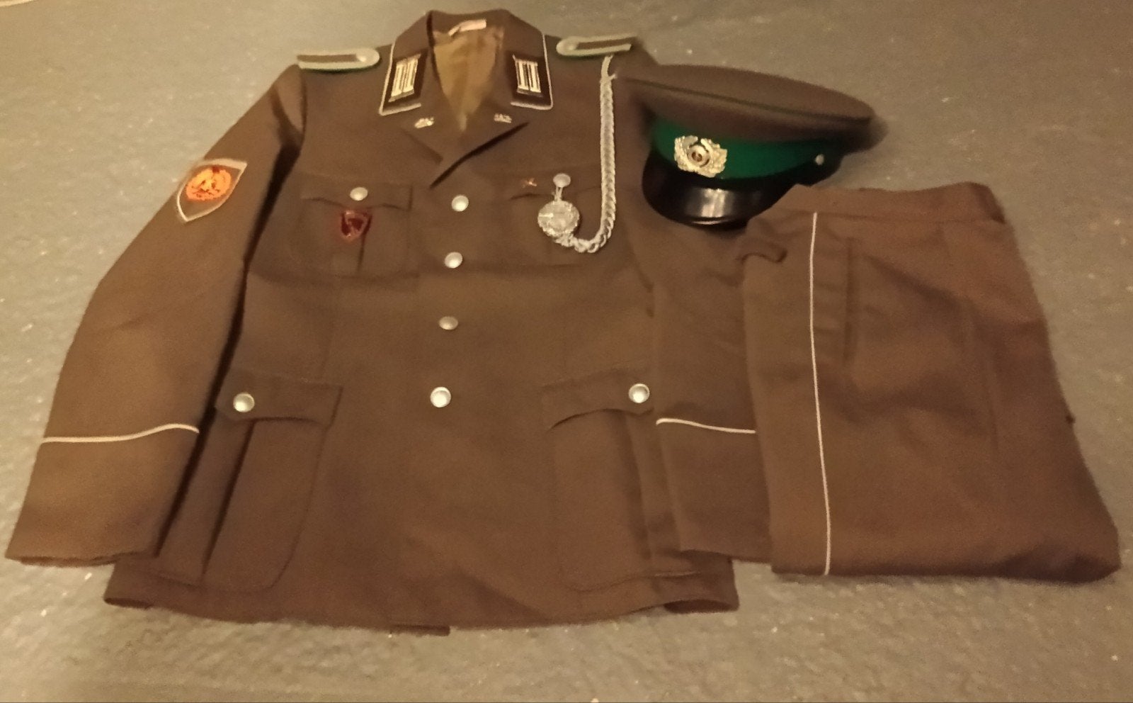 Oost duitse Grenztroepen uniform, Verzamelen, Ophalen of Verzenden, Landmacht, Kleding of Schoenen