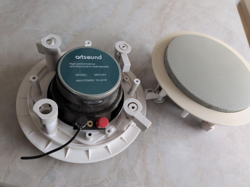 2 inbouwspeakers van Artsound, Enlèvement