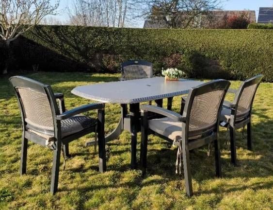Tuintafel en stoelen, Ophalen