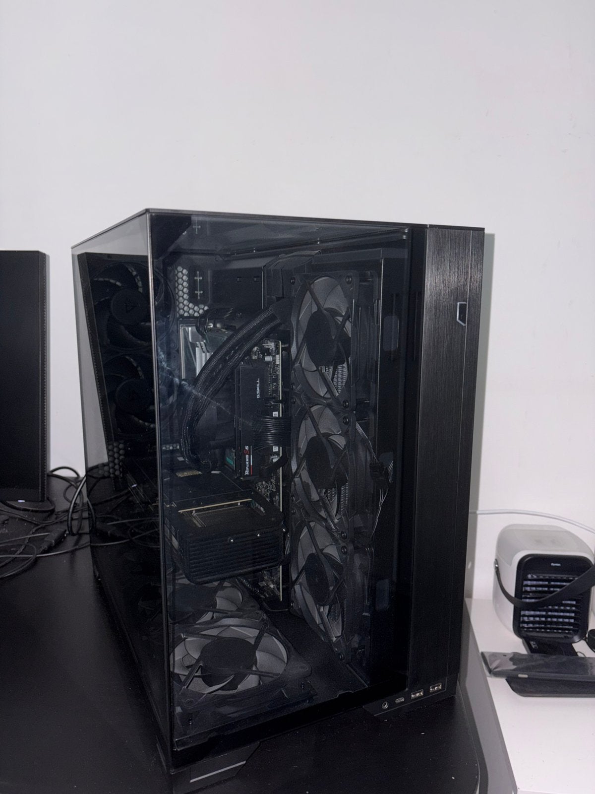High-End Gaming PC – Ryzen 7 9800X3D & RTX 5070 Ti, 32 GB, Comme neuf, 4 Ghz ou plus, Enlèvement