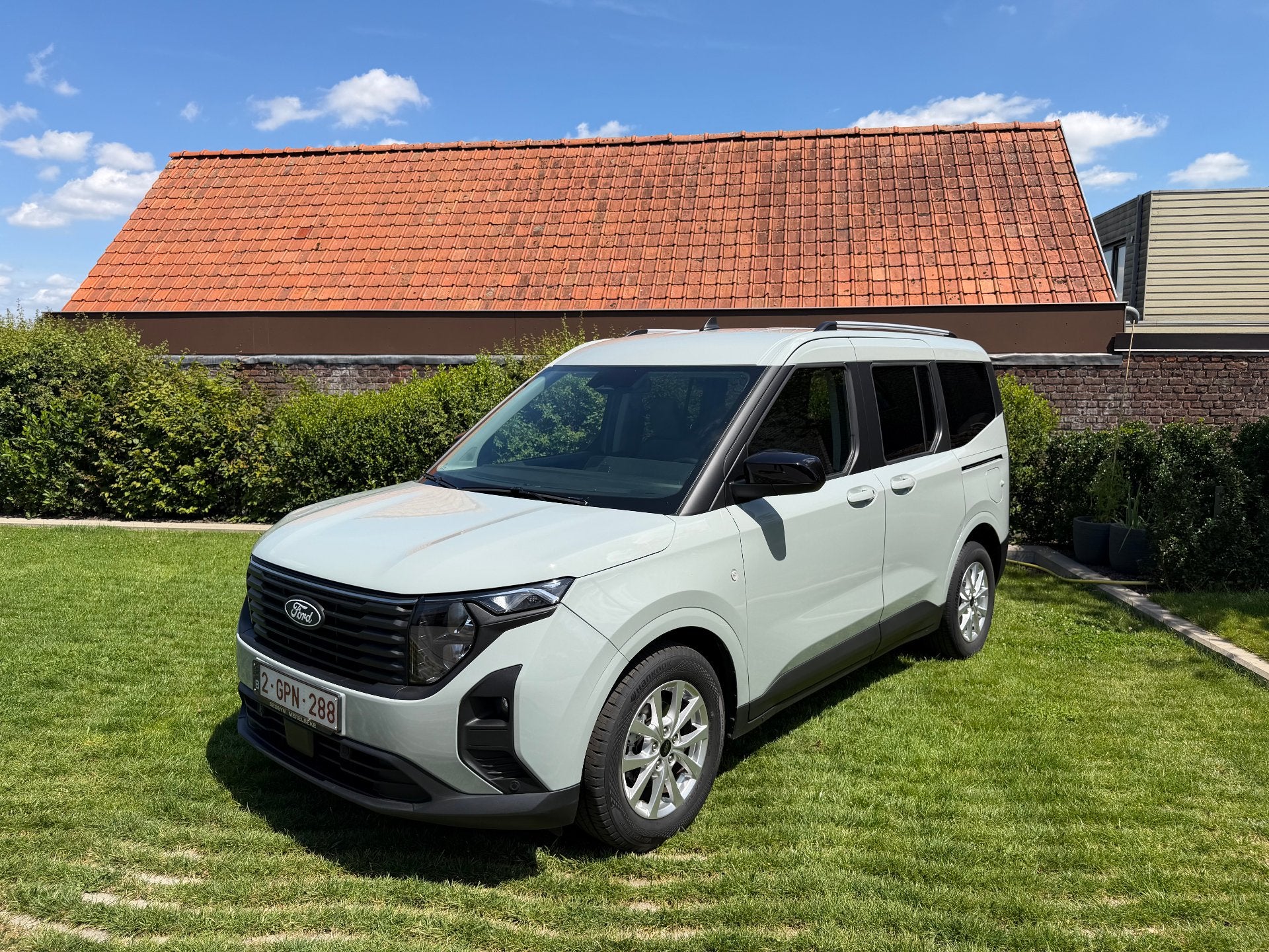 Ford Tourneo Courier Ecoboost Titanium (bj 2025), Euro 6, Overige kleuren, 152 g/km, Grijs