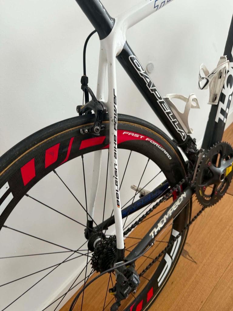 THOMPSON CAPELLA — Hoogwaardige carbon racefiets, Fietsen en Brommers, 28 inch, Gebruikt, Velgrem, 15 tot 20 versnellingen