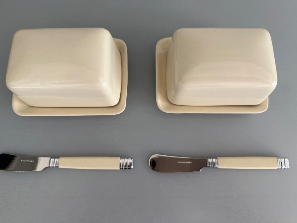 Vintage 2 x beurrier italien + soucoupe + couteau en acier i, Neuf, Uni, Enlèvement ou Envoi, Céramique