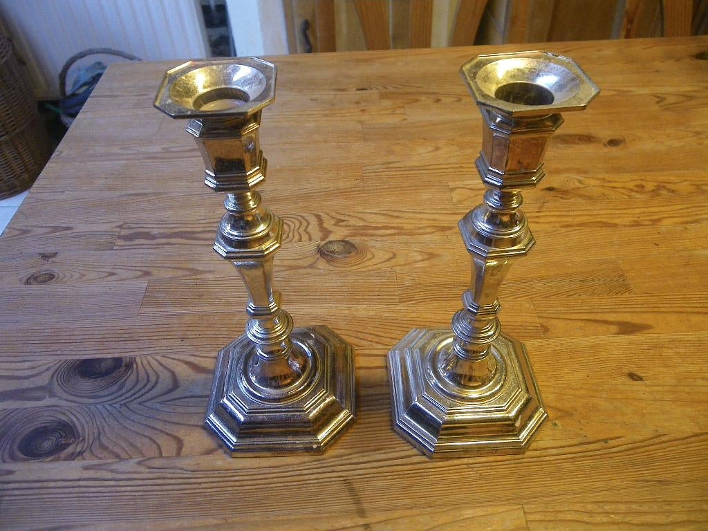 Deux bougeoirs stylés en métal argenté, Moins de 25 cm, Autres couleurs, Enlèvement, Utilisé