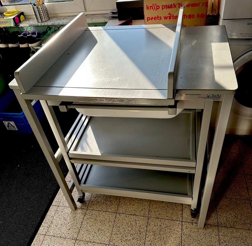 Verzorgingstafel / luiertafel met badkuip, Ophalen, Gebruikt, Badje