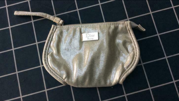 Klein, nieuw maquillagetasje van Dior. Geschenkidee., Ophalen of Verzenden, Nieuw, Overige kleuren, Dame