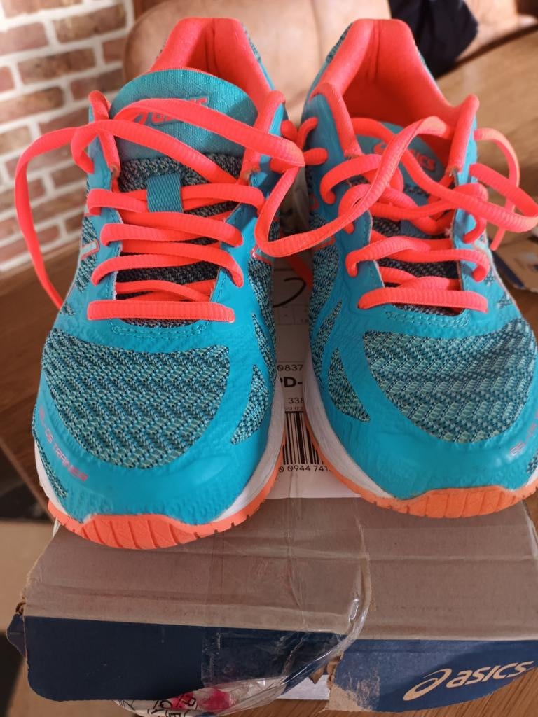 Nieuwe Asics loopschoenen maat 35, Sports & Fitness, Course, Jogging & Athlétisme, Neuf, Course à pied, Chaussures de course à pied