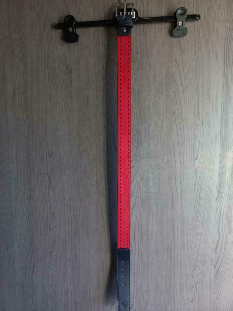 Rode broeksriem van Varones ( maat medium ), Kinderen en Baby's, Kinderkleding | Overige, Nieuw, Jongen, Ophalen of Verzenden
