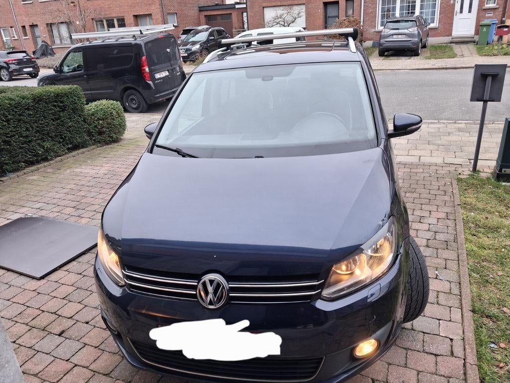 Vw touran zonder keuring, Auto's, Volkswagen, Euro 5, Zwart, 4 cilinders, Blauw