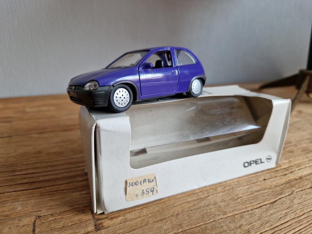 Gama 1/43 Opel corsa, Hobby en Vrije tijd, Modelauto's | 1:43, Ophalen of Verzenden, Zo goed als nieuw, Gama