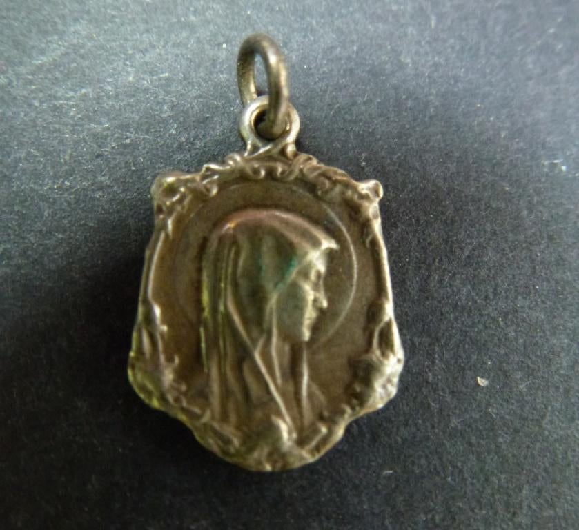 médaille ancienne de Lourdes en métal argenté, Collections, Enlèvement ou Envoi, Utilisé, Bijoux, Christianisme | Catholique