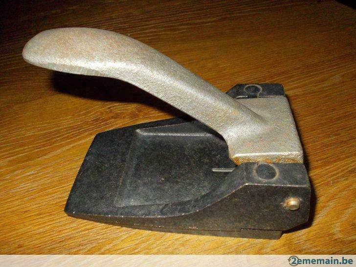 Perforatrice VINTAGE grand modèle très stable