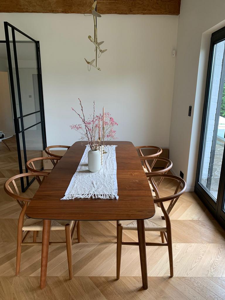 Walnoot finish wishbone stoelen, Huis en Inrichting, Stoelen, Ophalen of Verzenden, Zo goed als nieuw
