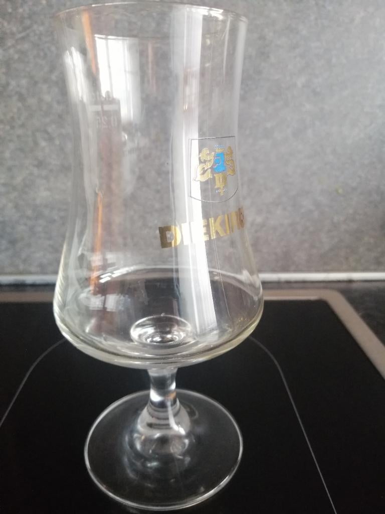 Verre à bière Diekirch sur pied, Enlèvement, Comme neuf, Verre à bière