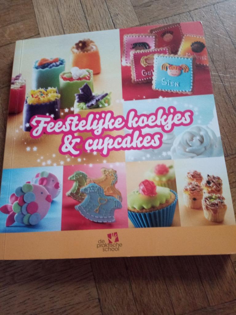 Kookboek feestelijke koekjes & cupcakes, Enlèvement ou Envoi, Gâteau, Tarte, Pâtisserie et Desserts