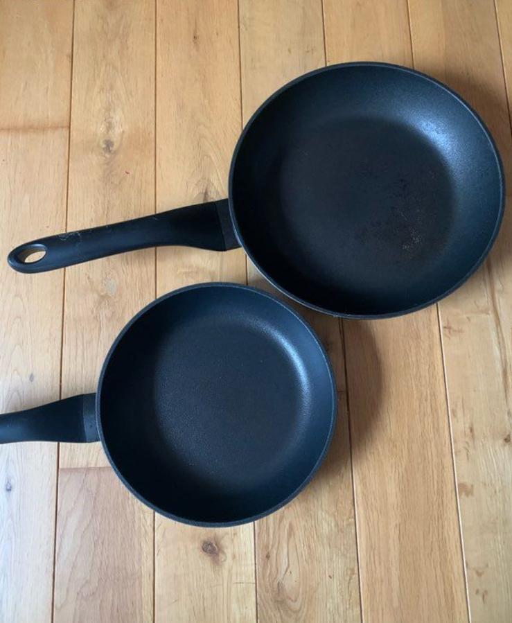 Lot - 2 poêles Ernesto anti-adhésives noires, Maison & Meubles, Cuisine | Casseroles & Poêles, Enlèvement ou Envoi, Plaques à induction