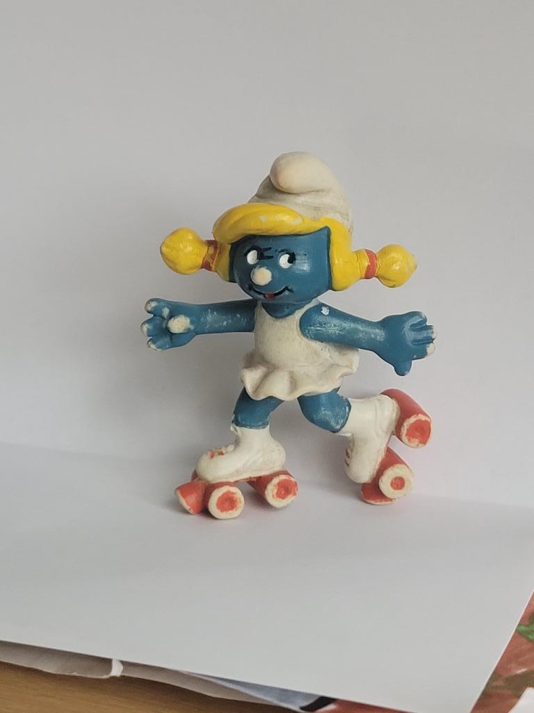 Figurine Schtroumpf – 20126 Schtroumpfette à patins roulette, Collections, Schtroumpfs, Enlèvement ou Envoi, Utilisé, Schtroumpfette