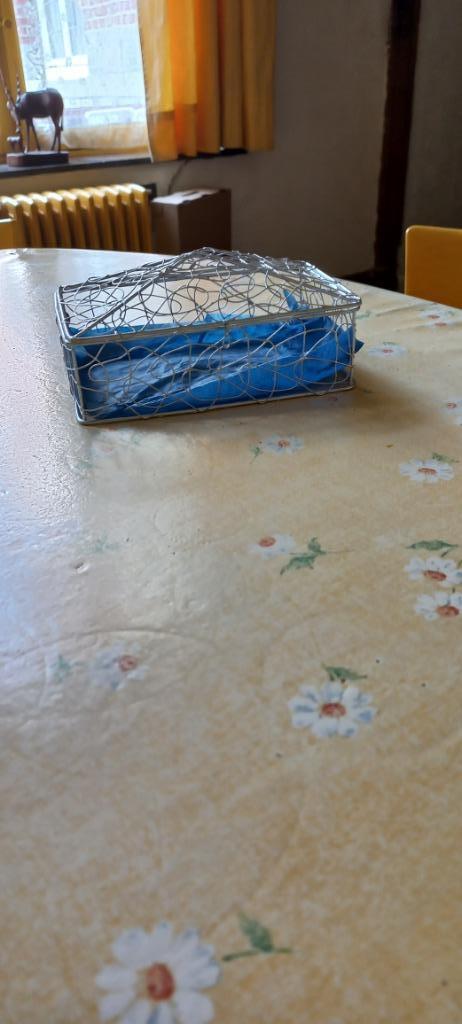 kleine metalen snoepdoos, Ophalen