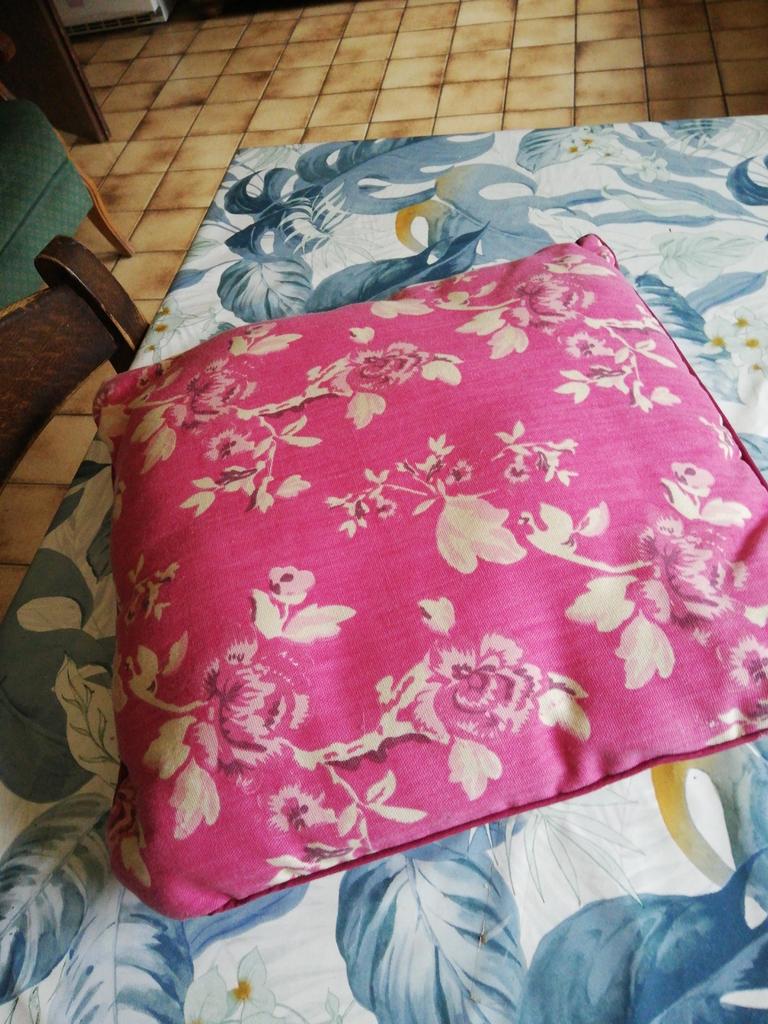 Coussin avec housse amovible lavable. 40cm sur 40 cm. Neuf., Enlèvement ou Envoi, Comme neuf