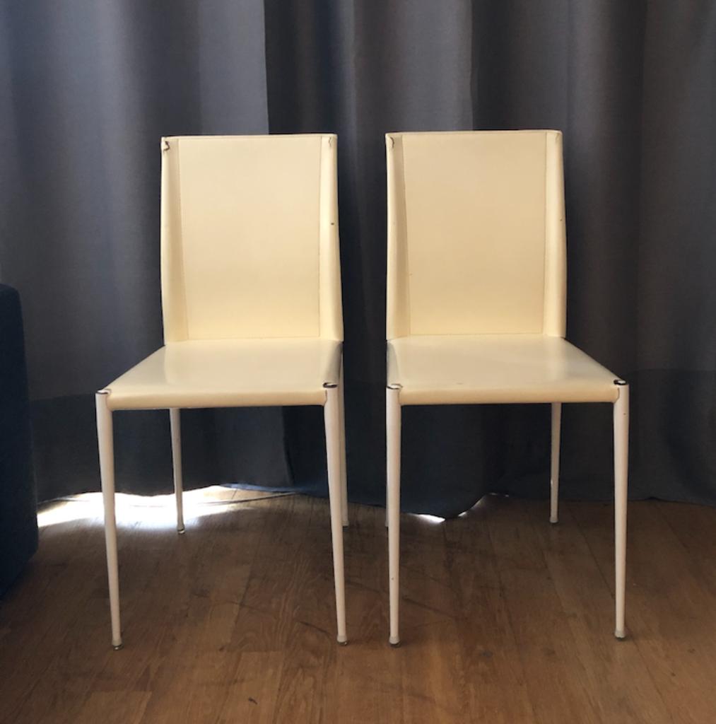 2 chaises blanches et 4 chaises noires BeDesign, Autres couleurs, Design, Enlèvement, Cuir