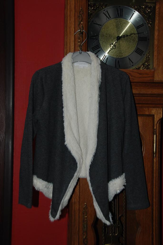 Sweatshirt Vest bontjas „Vögel” donkergrijs T9/10A als NIEUW, Kinderen en Baby's, Meisje, Trui of Vest, Charles Vögele, Ophalen of Verzenden