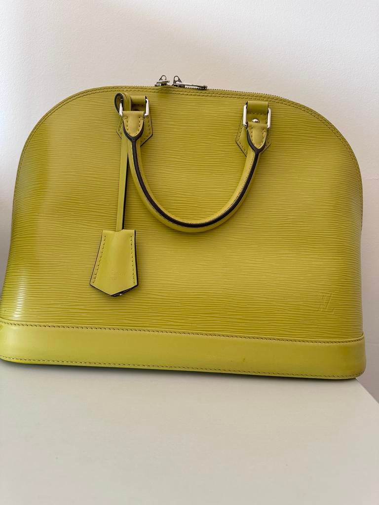 Louis Vuitton Lime Green Alma Leer, Handtassen en Accessoires, Tassen | Damestassen, Ophalen, Zo goed als nieuw, Handtas