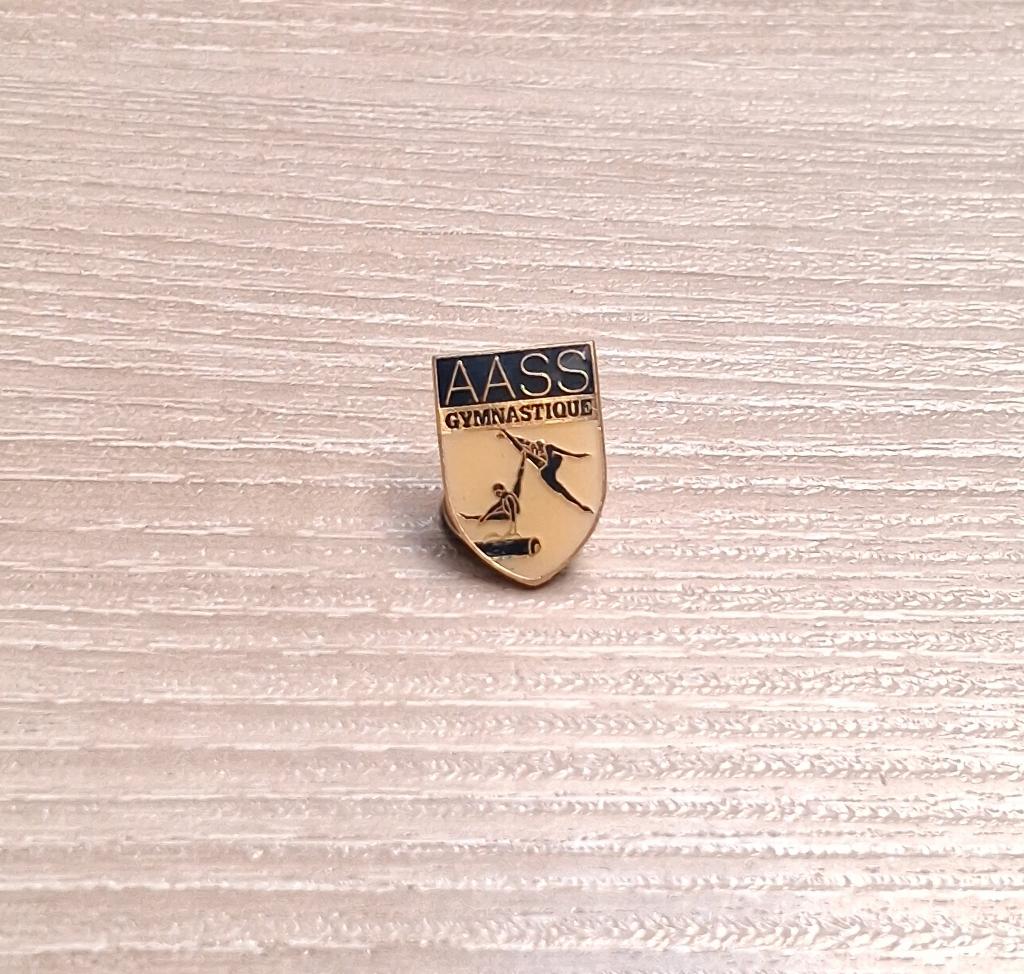 PIN - AASS GYMNASTIQUE - GYMNASTIEK - TURNEN, Envoi, Utilisé, Sport, Insigne ou Pin's