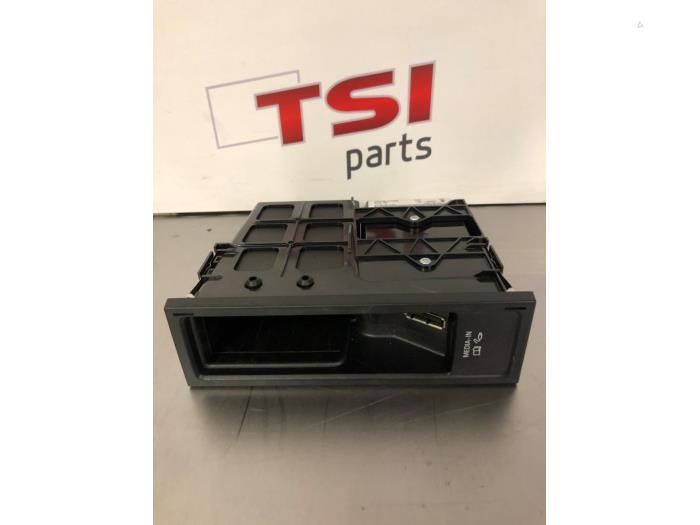 Connexion multimédia d'un Volkswagen Tiguan, Volkswagen, -, 3 mois de garantie, Utilisé