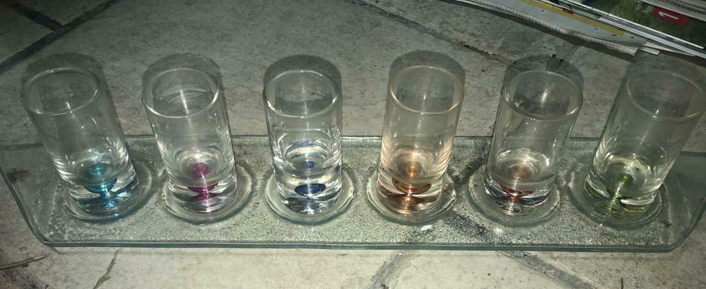 6 gekleurde borrelglaasjes, Verzamelen, Zo goed als nieuw, Borrel- of Shotglas