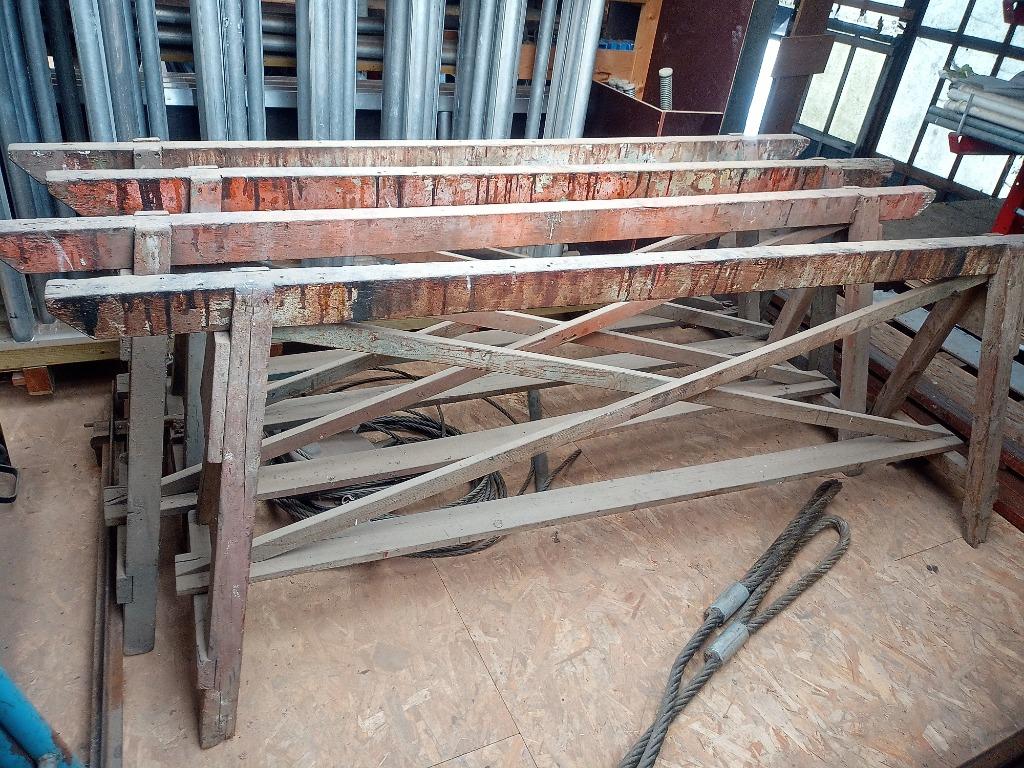 Tréteaux en bois, Enlèvement