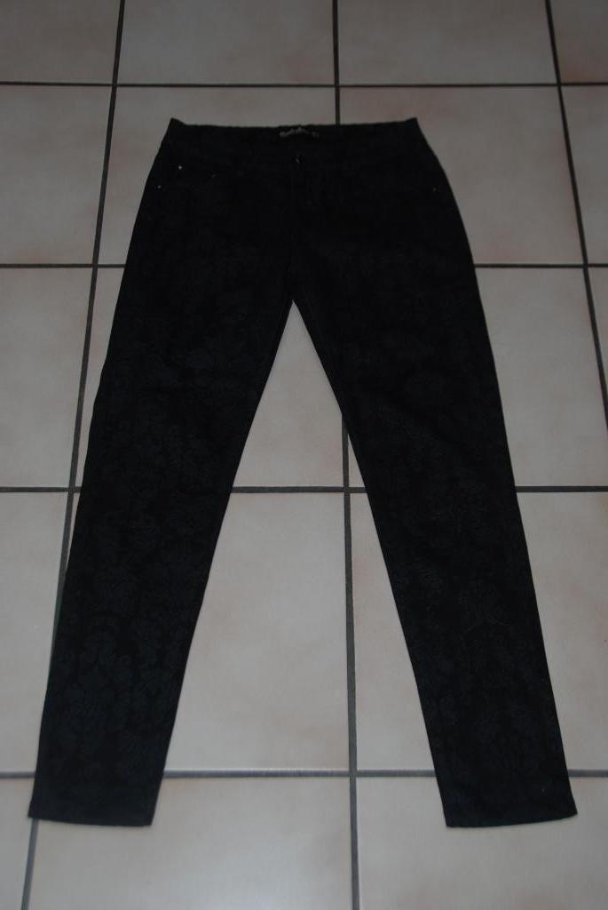 Slanke zwarte jeans met bloemenprint „Onado” Maat M/38 UK10, Kleding | Dames, Onado, Zwart, Ophalen of Verzenden, Zo goed als nieuw