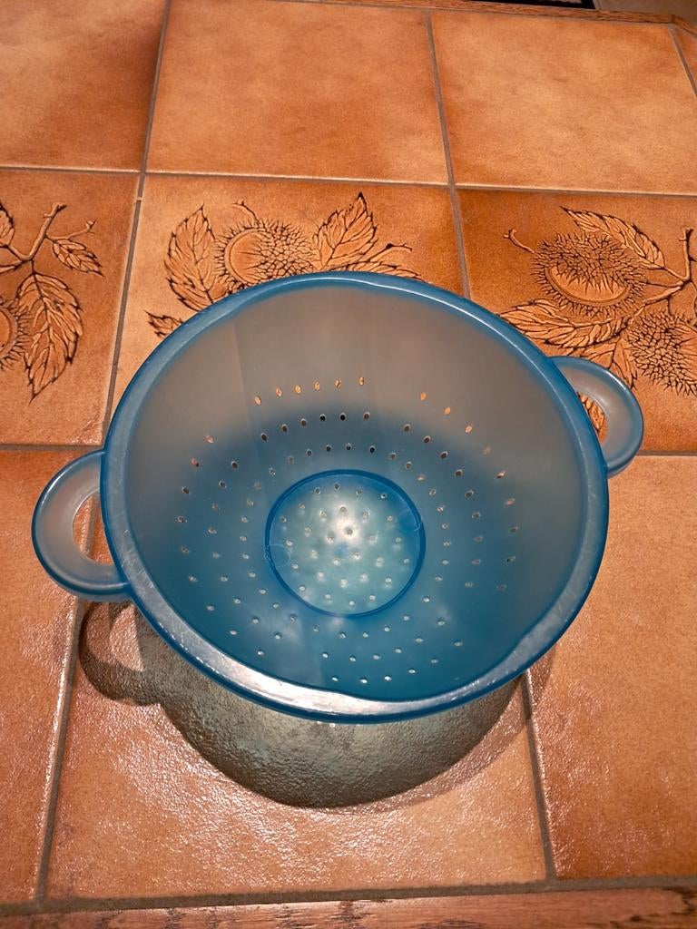 Petite passoire bleue, Maison & Meubles, Cuisine| Tupperware, Enlèvement ou Envoi, Utilisé, Bleu, Autres types