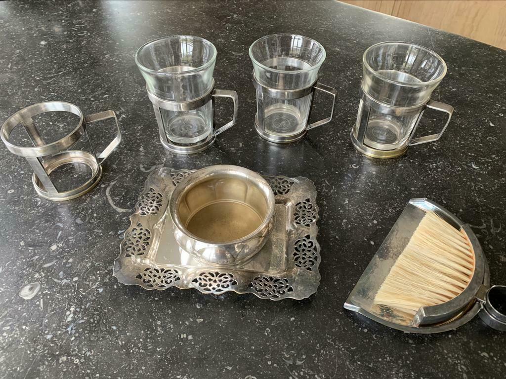 Theeglazen met suikerpotje en borsteltje, Antiek en Kunst, Ophalen of Verzenden