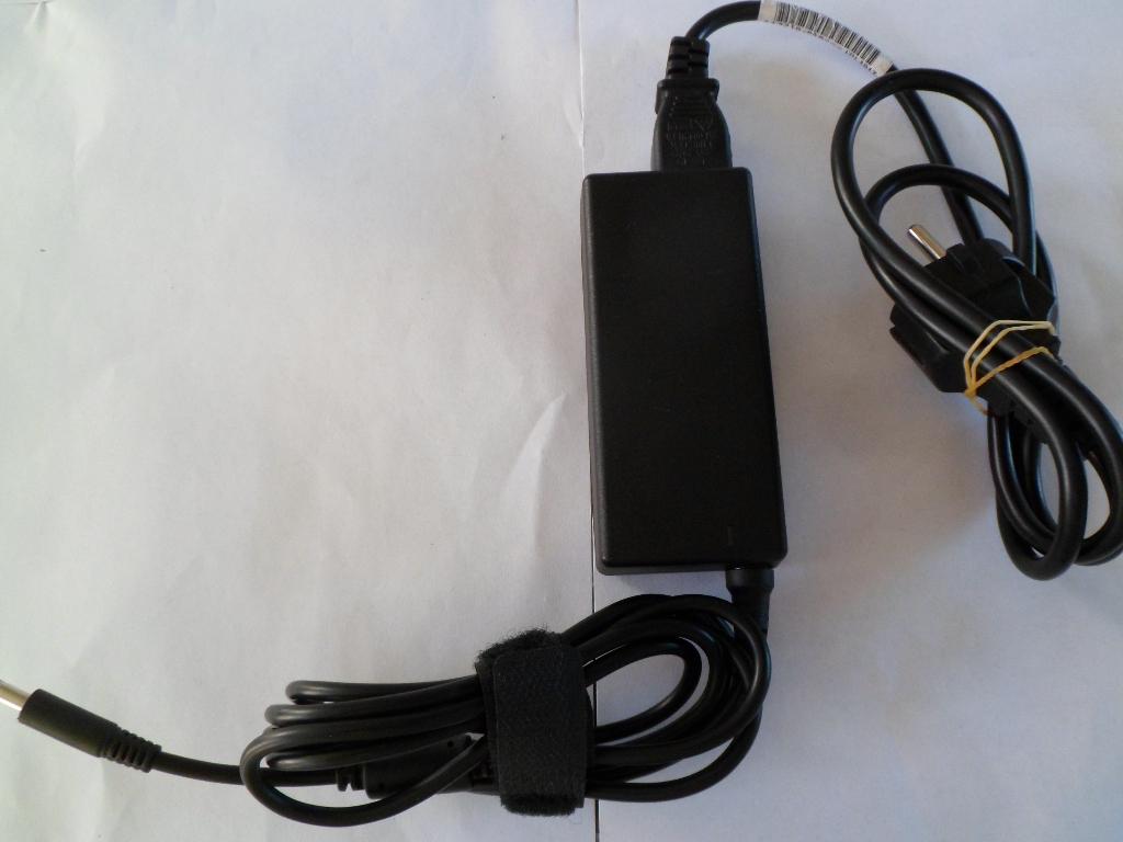 Chargeur adaptateur secteur DELL 65Watt 100-240VAC=> 19.5VDC, Informatique & Logiciels, Chargeurs d'ordinateur portable, Comme neuf