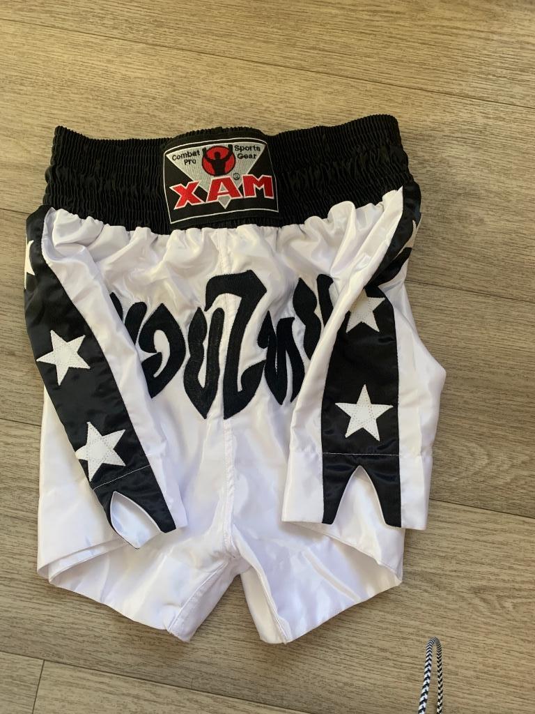 Shorts de boxe thaïs Muay Thai, Sports & Fitness, Taille L, Enlèvement, Neuf, Vêtements d'arts martiaux