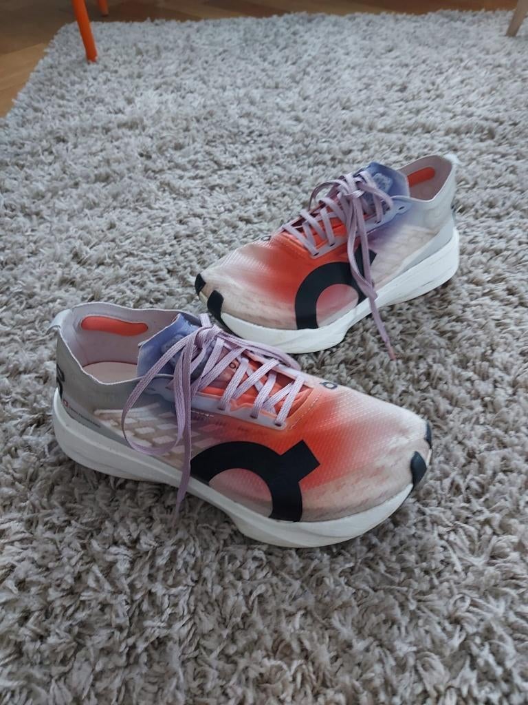 ON Cloudboom strike Carbon T38,5, Kleding | Dames, Ophalen, Gedragen, Wit, Sportschoenen